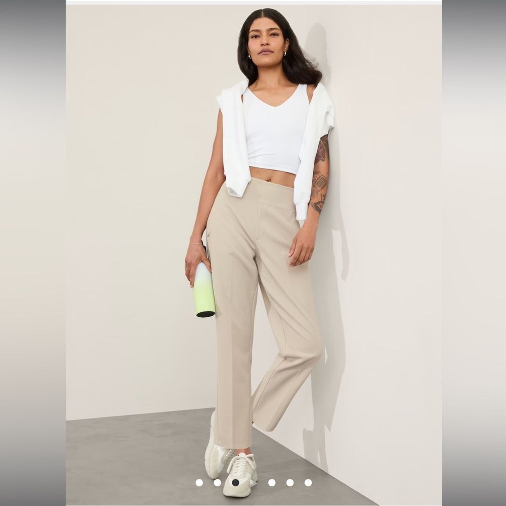 Athleta Feels Athletic Beige Cream Trousers 10 Closet Staple Basic Casual Chic